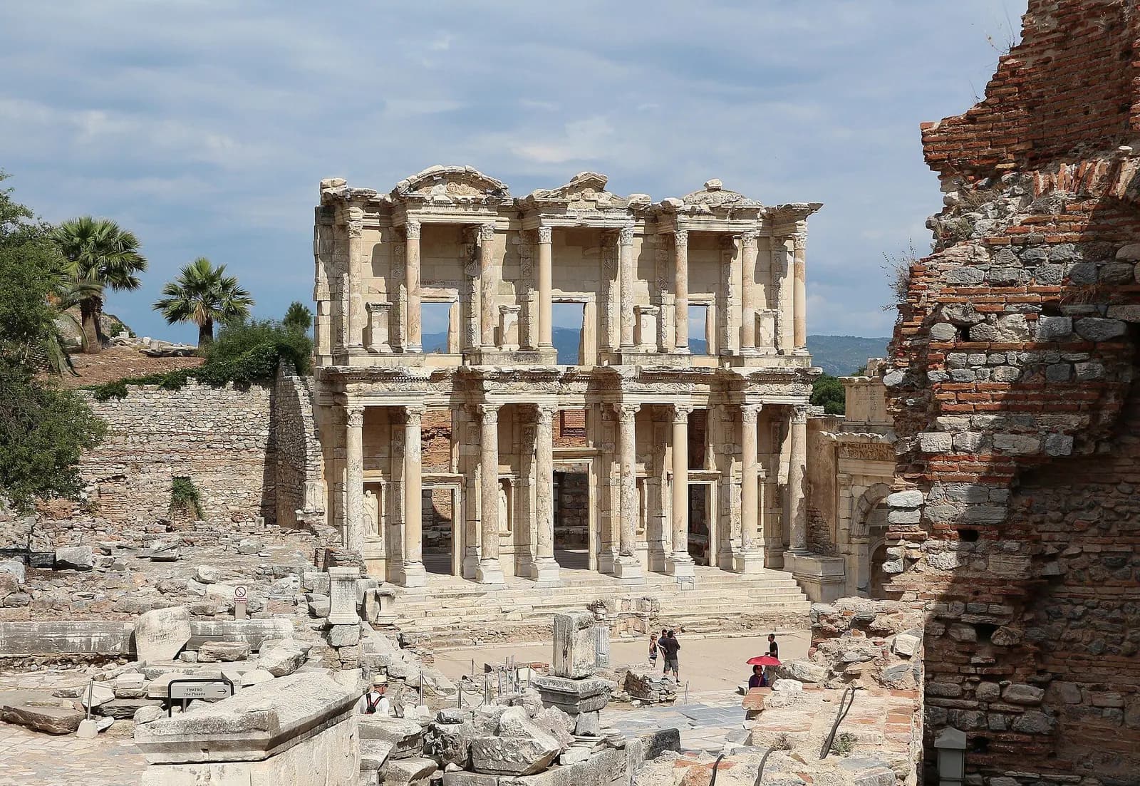 Fachada de la Biblioteca de Celso en las ruinas de Éfeso, Turquía